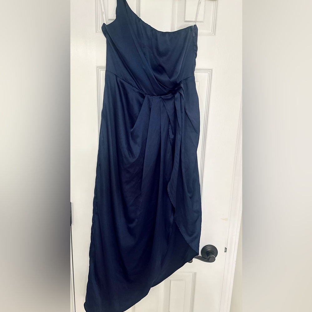LIKE NEW LULU’s Law of Attraction Navy One-Shoulder Asymmetrical Midi Dress - Picture 6 of 7